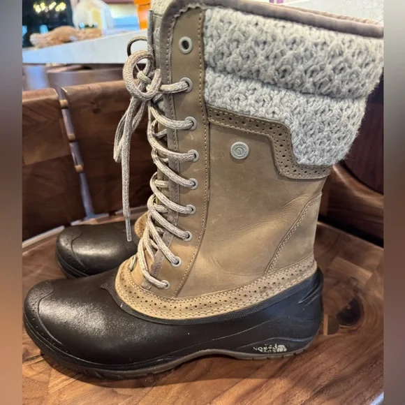 North Face Shellista II Mid Boot - Women's size 9.5. - Picture 2 of 8